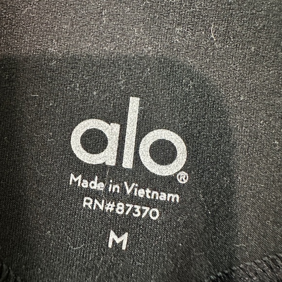 ALO Yoga Black Shorts Size Medium - Picture 4 of 9